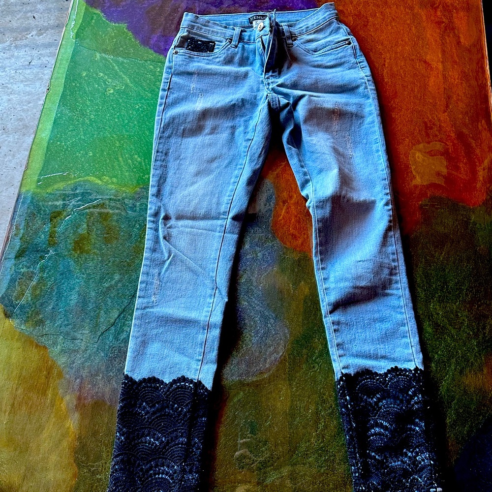 Venus Embroidered leg Jeans - Like New Condition